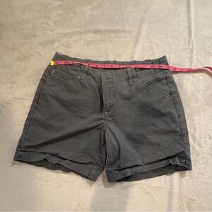 Lee Straight Fit Shorts in Size M